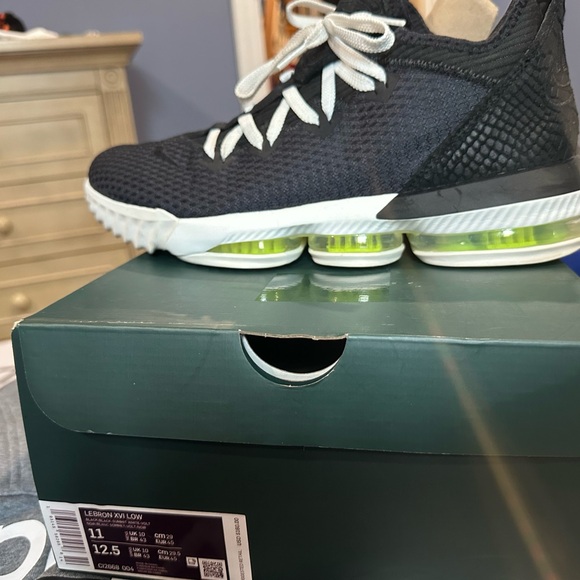 Lebron XVI Low size 11 - Picture 2 of 5
